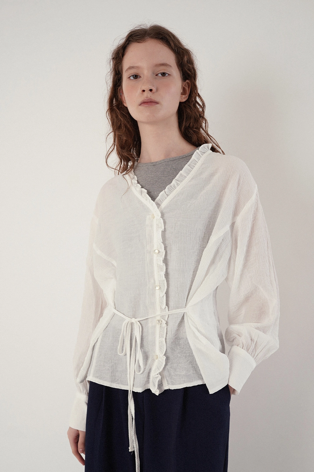 위드아웃썸머 Frill v-neck blouse 상품 이미지 2