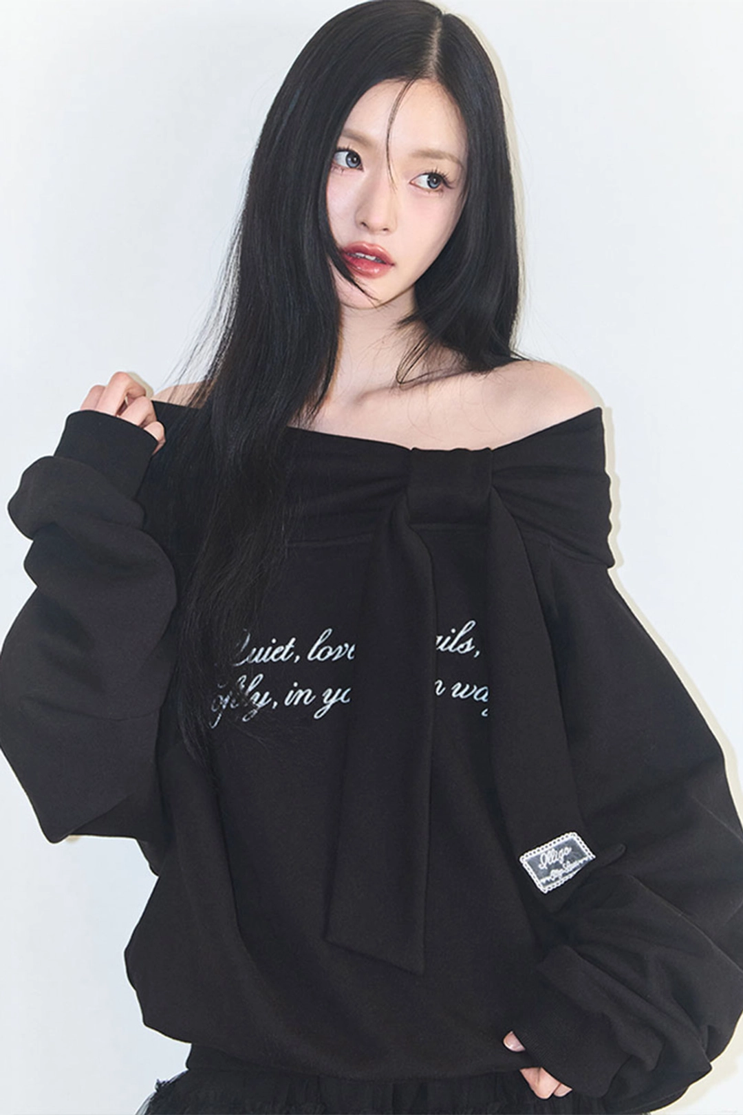 일리고 퓨어 보우 오프숄더 맨투맨 블랙 상품 이미지 1