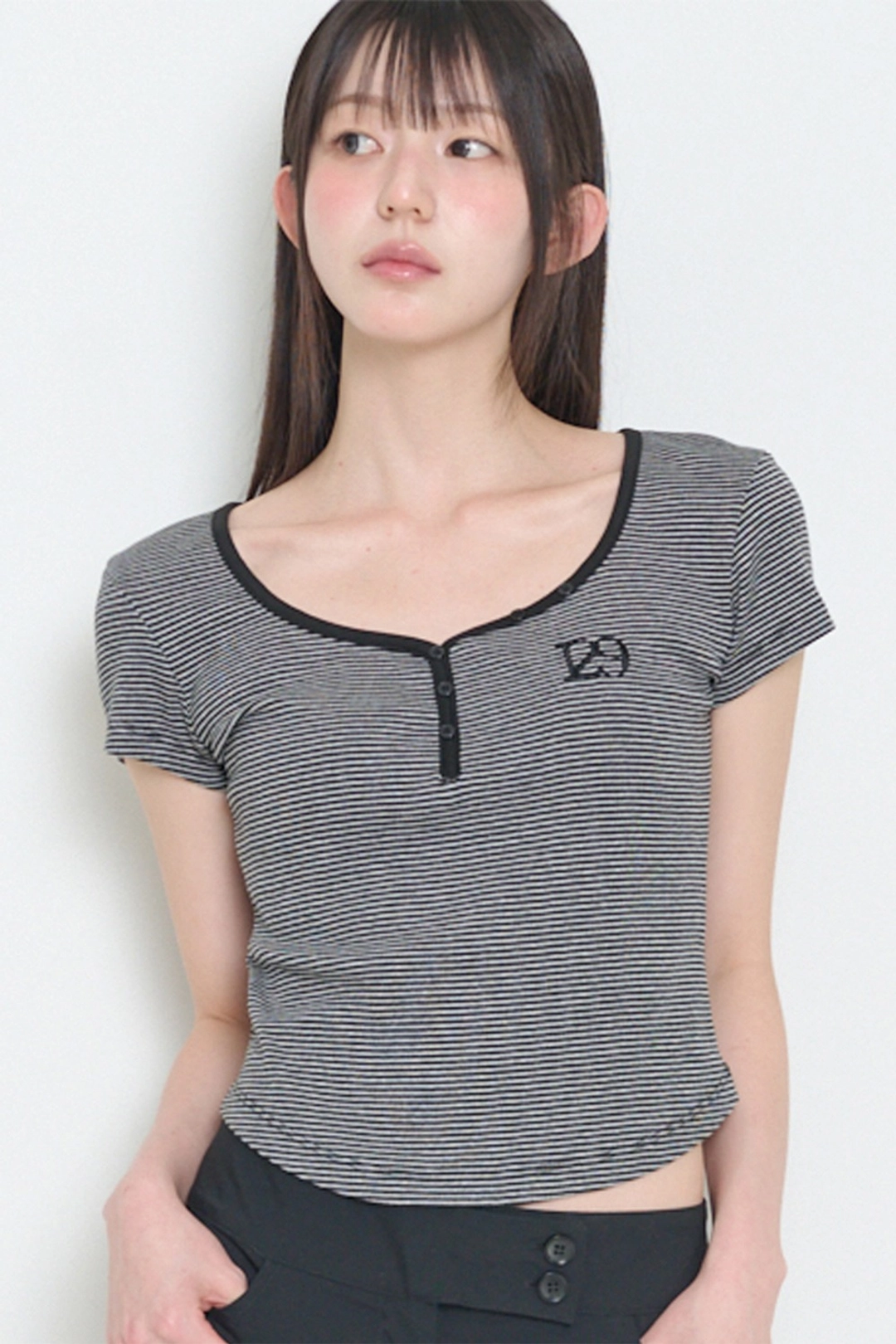 일리고 129 버튼 헨리넥 티셔츠 블랙 스트라이프 상품 이미지 2