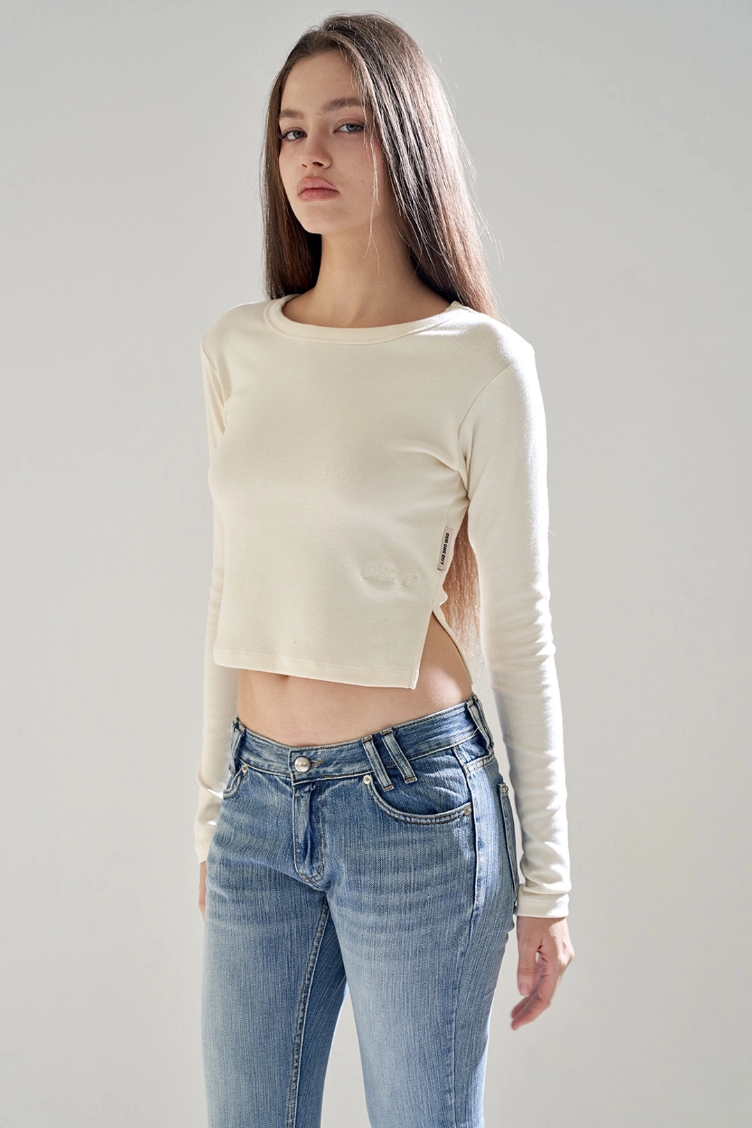 오드원아웃 MONO ROUND NECK LONG SLEEVE CREAM 상품 이미지 1