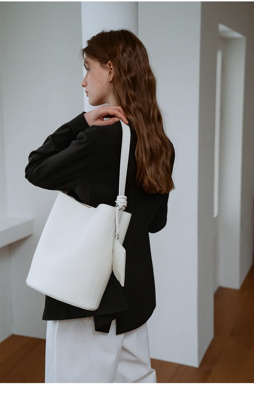라메레이 Italian Leather Bucket Bag[LMBESPBA904]-2color 상품 이미지 2