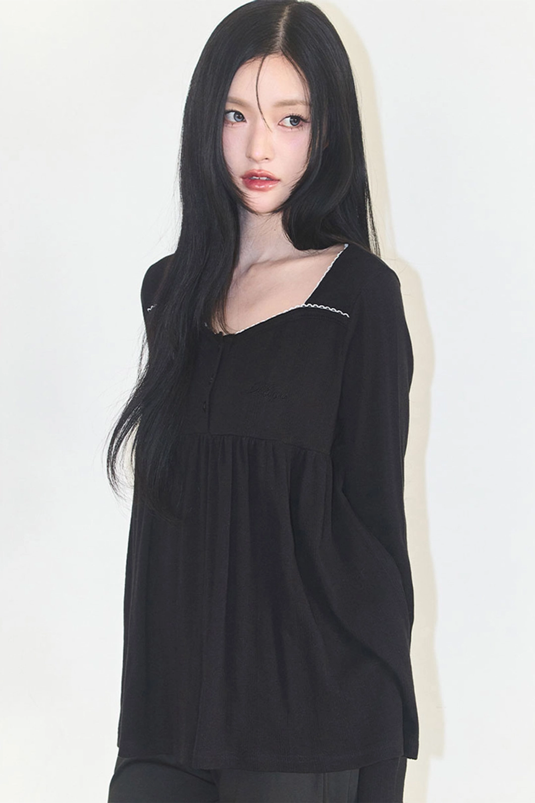 일리고 플레어 셔링 롱슬리브 블랙 상품 이미지 3
