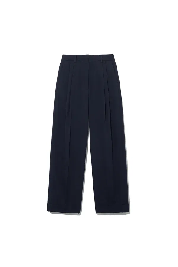 TWO-TUCK CHINO TROUSERS [NAVY]