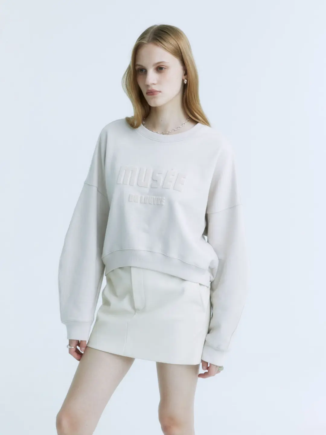 뮤제 CITRON Louvre Embroidered Point Cropped Sweatshirt_Beige 상품 이미지 2