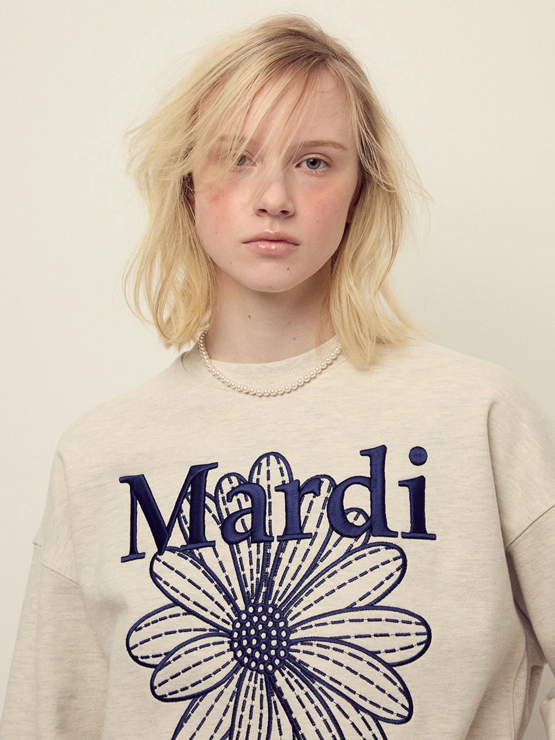 마르디 메크르디 SWEATSHIRT FLOWERMARDI NEEDLEWORK_OATMEAL NAVY 상품 이미지 2