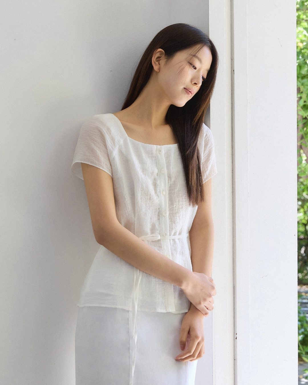 어다울 Square neck pintuck see through blouse - Ivory 상품 이미지 3