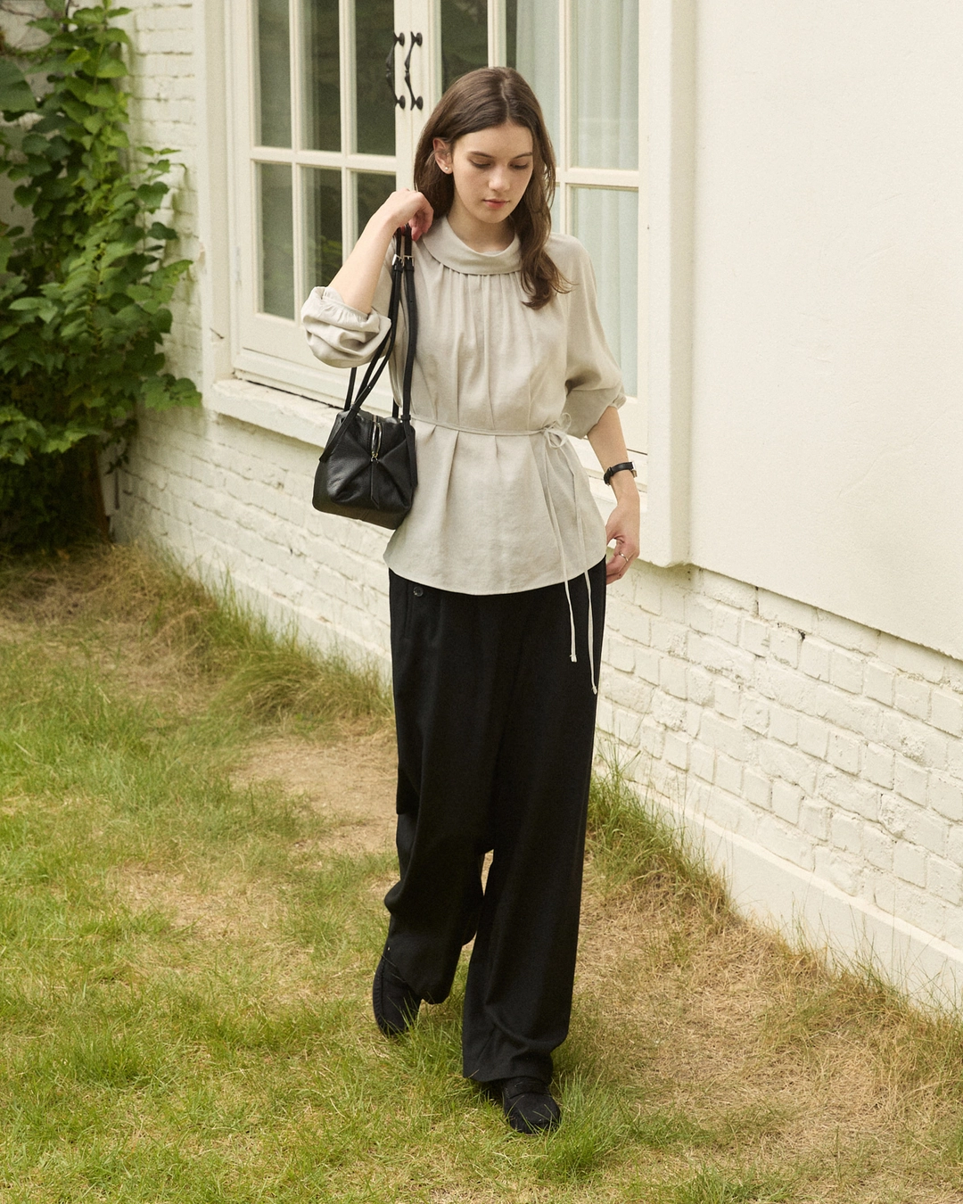 어다울 Half scarf neck back ribbon blouse - mint grey 상품 이미지 3