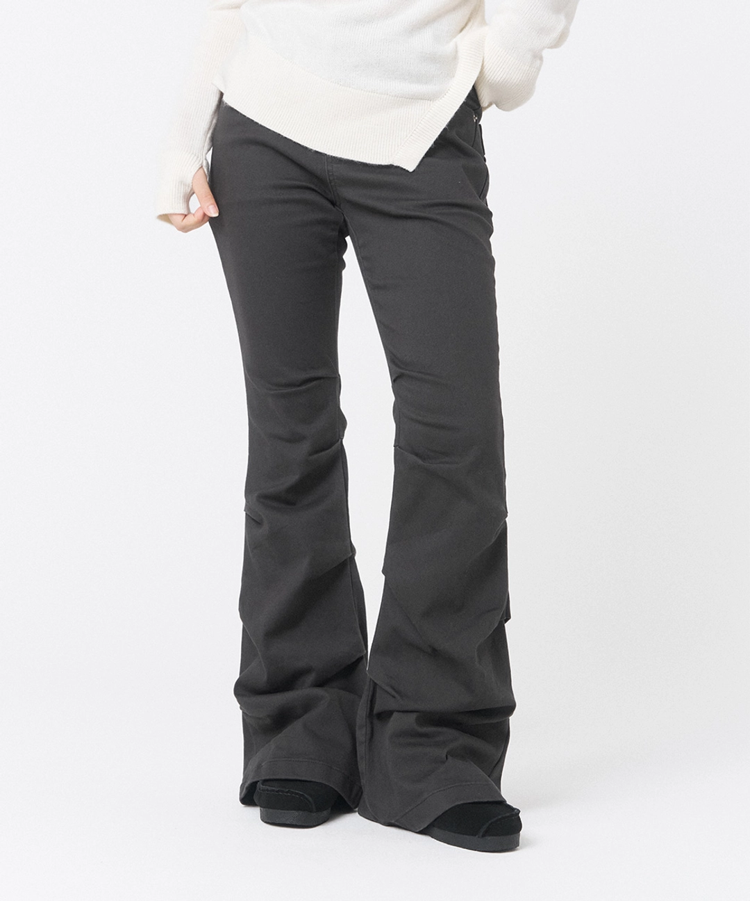 미세키서울 Shirring bootscut pants CHARCOAL 상품 이미지 2
