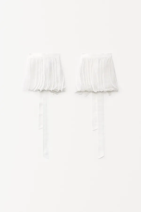 Millet Ruffle Cuffs white