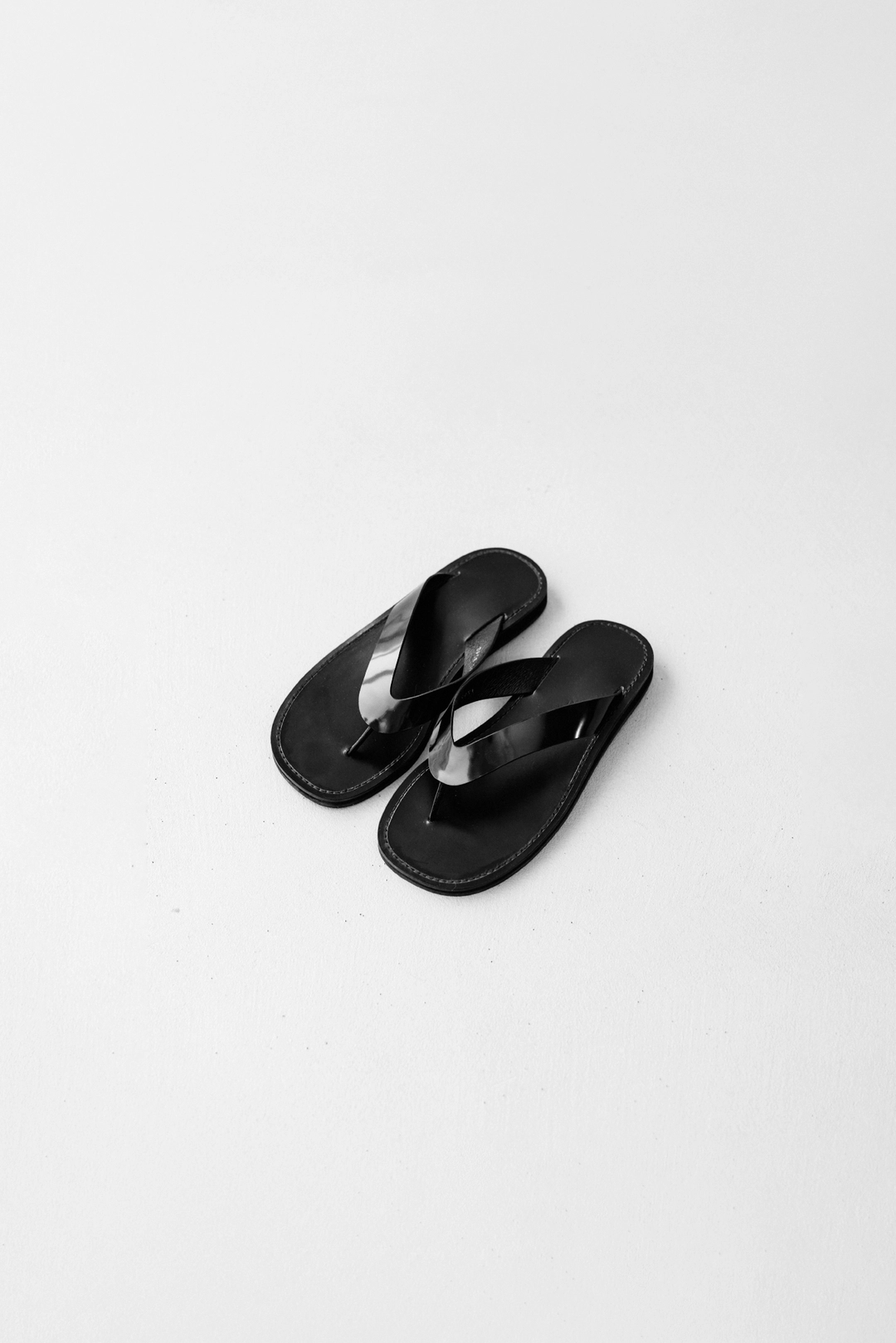 스앨더 20646_Leather tong flip-flops 상품 이미지 1