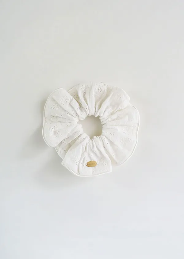 lace scrunchie-ivory