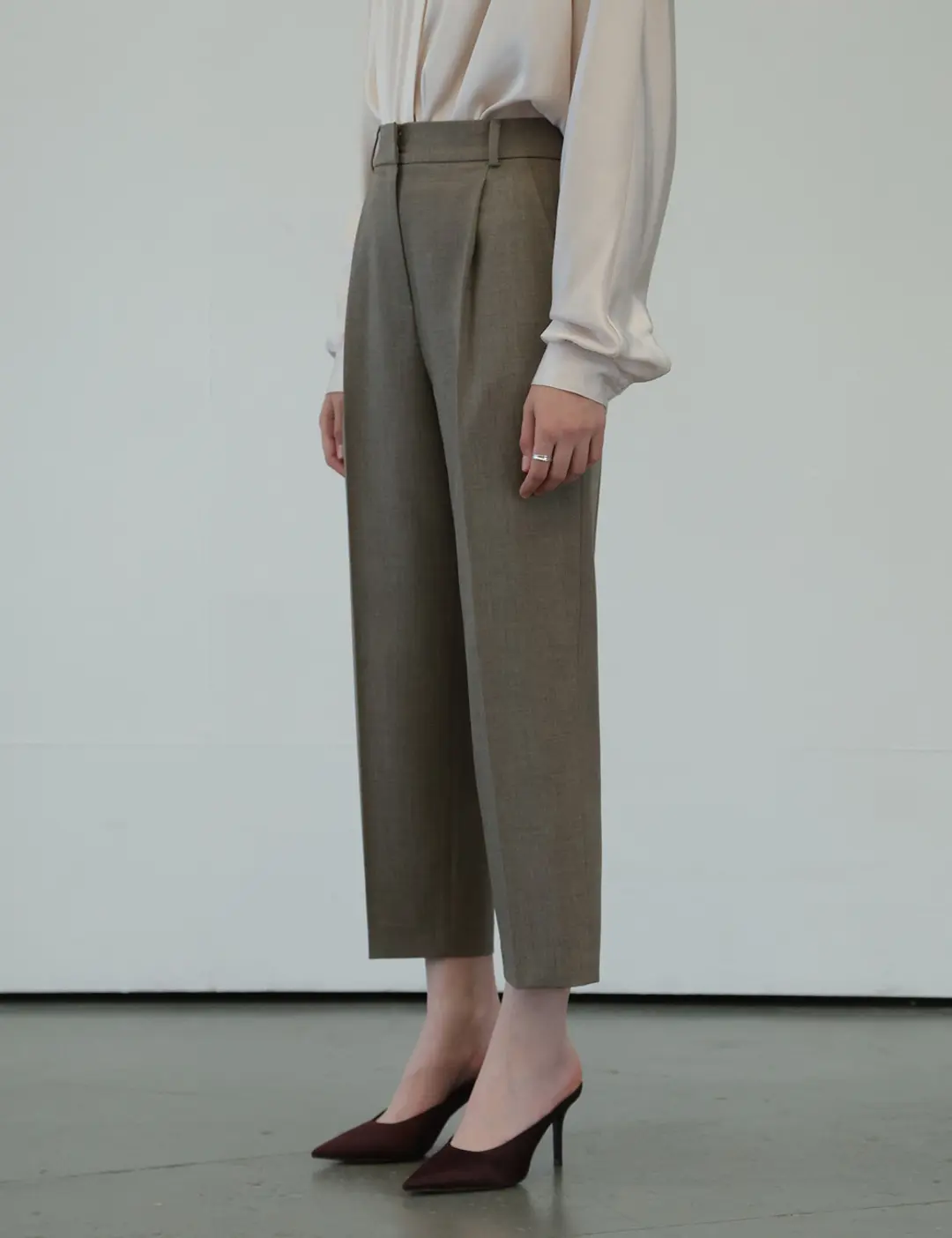 노미나떼 FW Classic Tapered Pants (Warm Grey) 상품 이미지 2