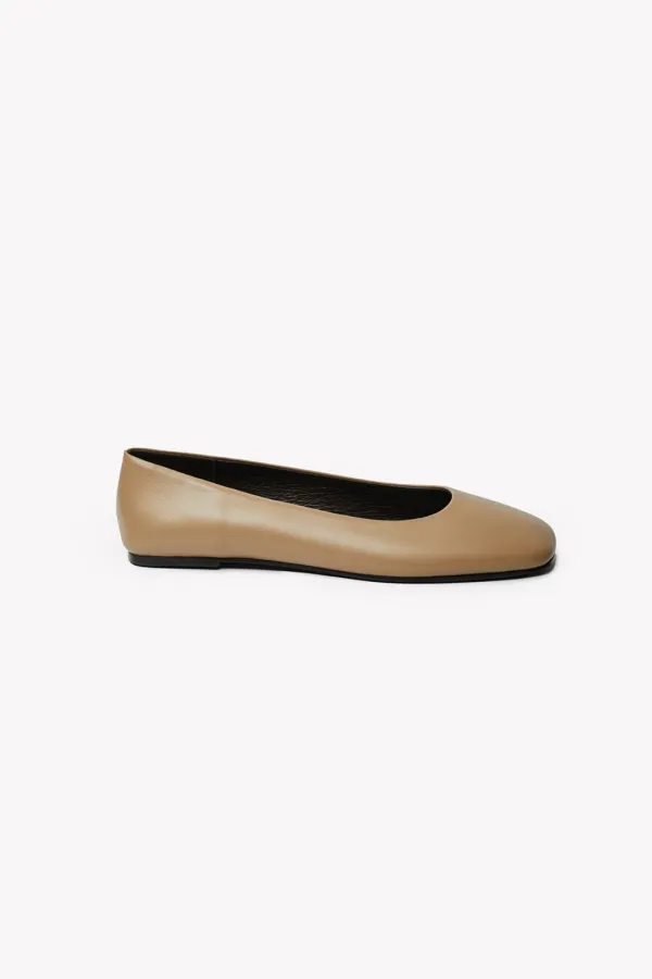 Elani Square Flat (Camel Beige)