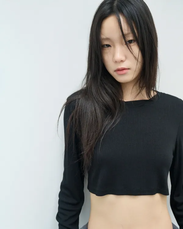 Plot crop top (black)