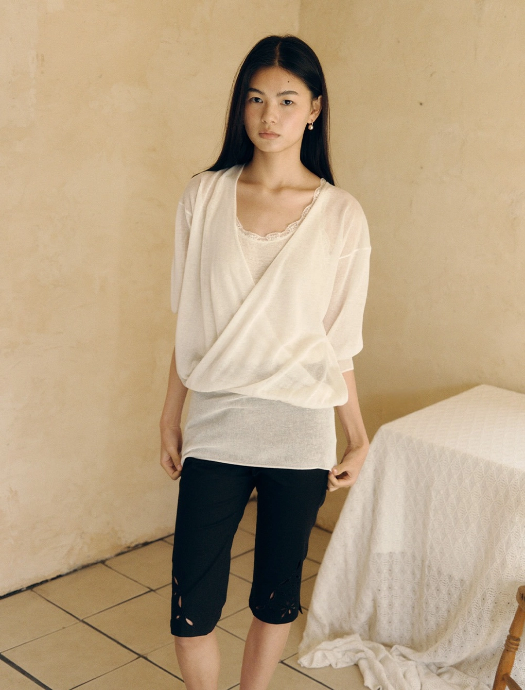 솔티페블 SHEER WRAP KNIT TOP [WHITE] 상품 이미지 1