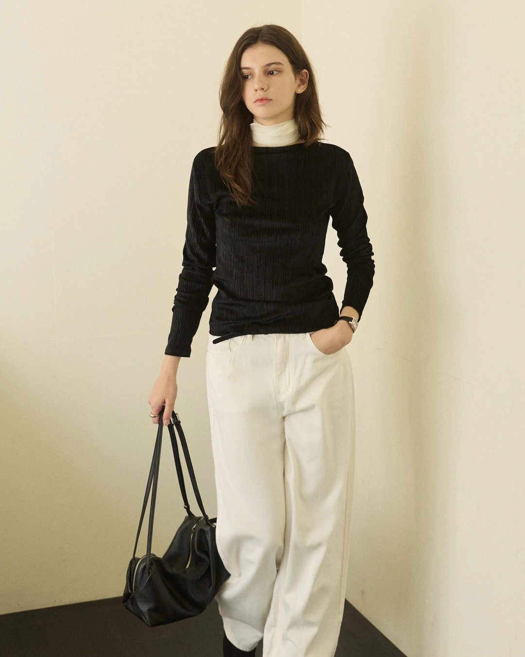 어다울 Wrinkle pleats boat neck t shirt - black 상품 이미지 3