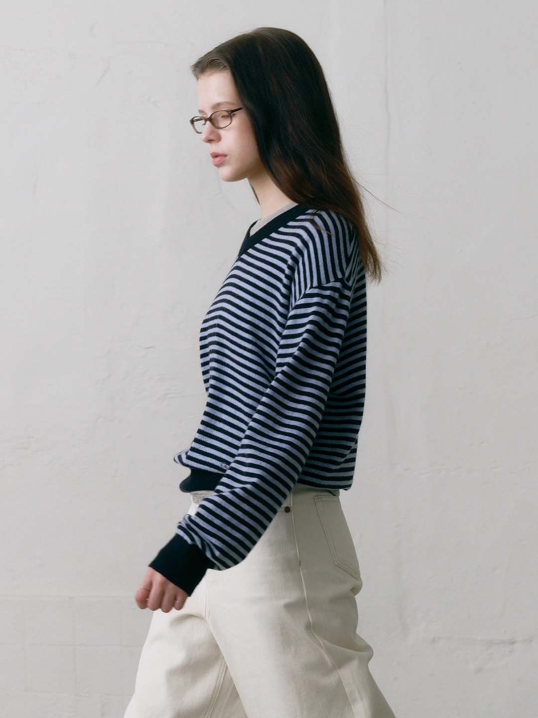 오스트카카 Wool Blended V-Neck Pullover Navy Stripe 상품 이미지 3