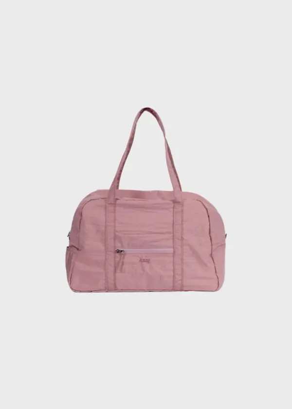 15th) a duffel bag (pink)