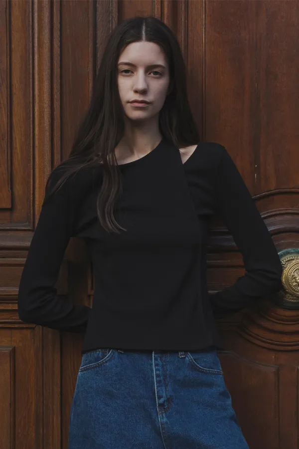 CUT OUT LAYERED TOP
