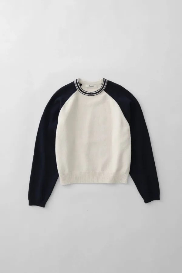 a boucle sweater (navy)