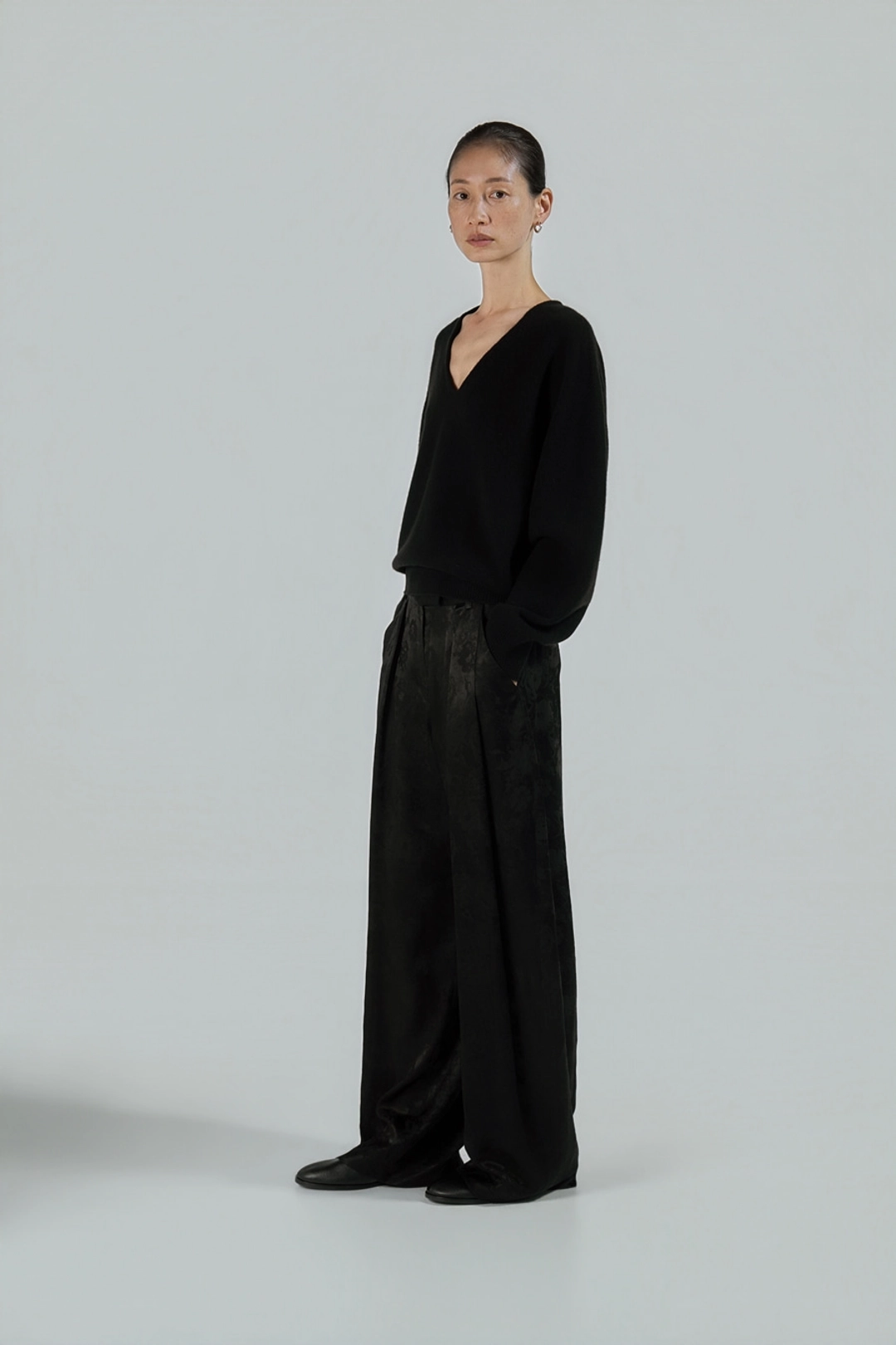 에이치에이트 PLAIN V NECK SWEATER ( BLACK ) 상품 이미지 3