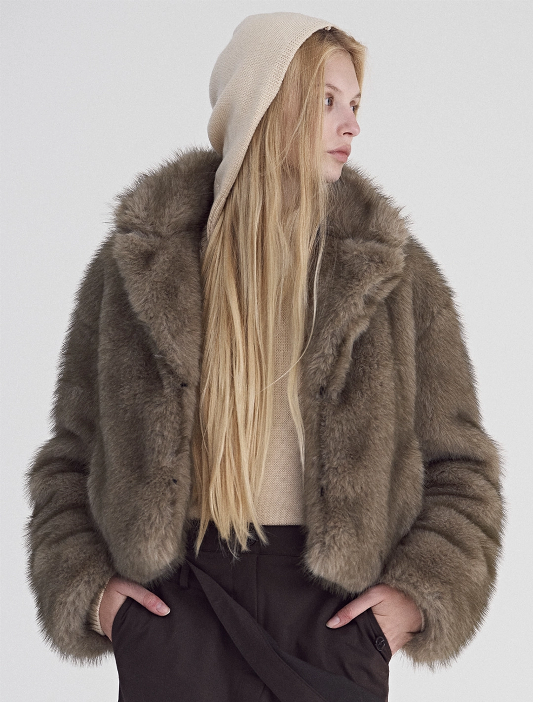 솔티페블 CROPPED FAUX FUR JACKET [BEIGE] 상품 이미지 2