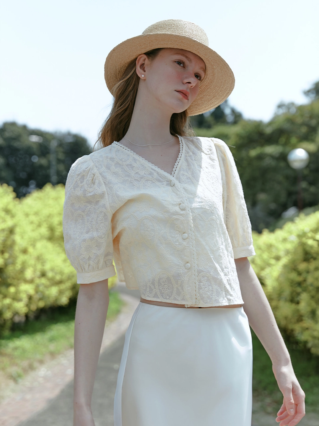 르니나 KOYA embroidery puff shirt_beige 상품 이미지 3