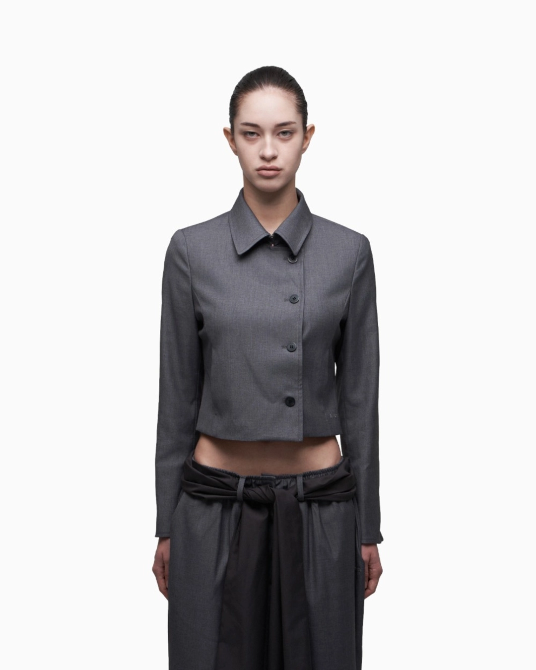 시너진 TAILORED CROPPED BLAZER CHARCOAL 상품 이미지 1