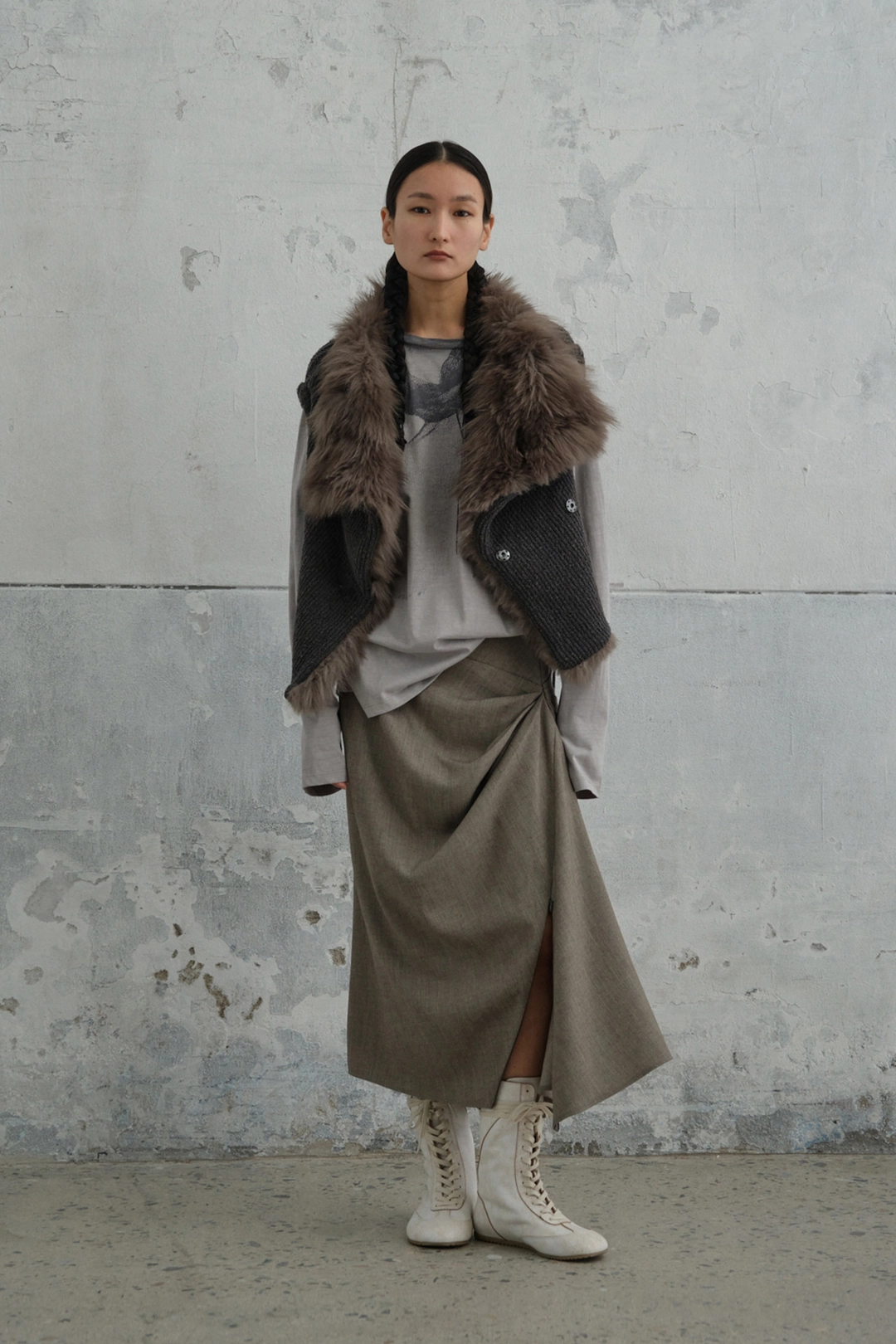 베르소 Faux Fur-Knit Reversible Vest (charcoal) 상품 이미지 1