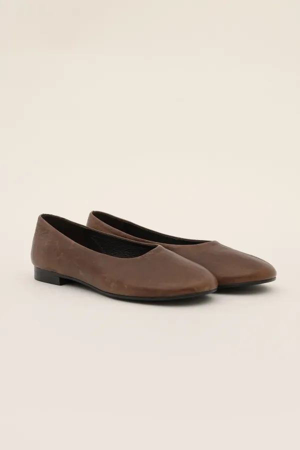 Heidi Flat, Brown