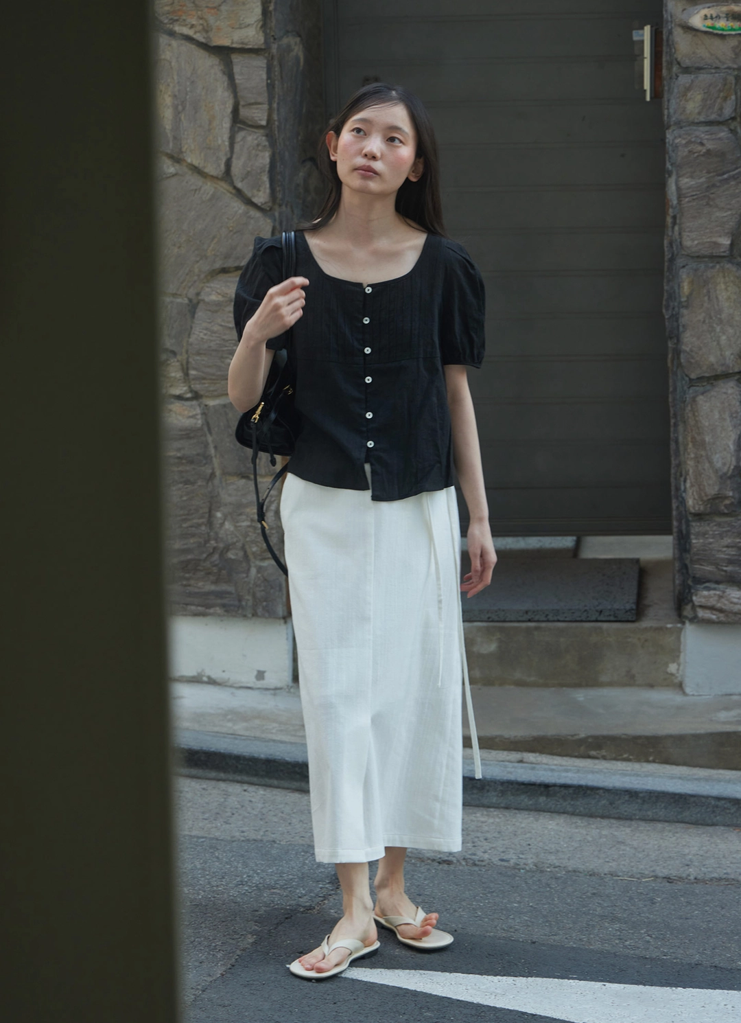 스텝어라운드 [6차] Tuck detail puff blouse_BLACK 상품 이미지 2