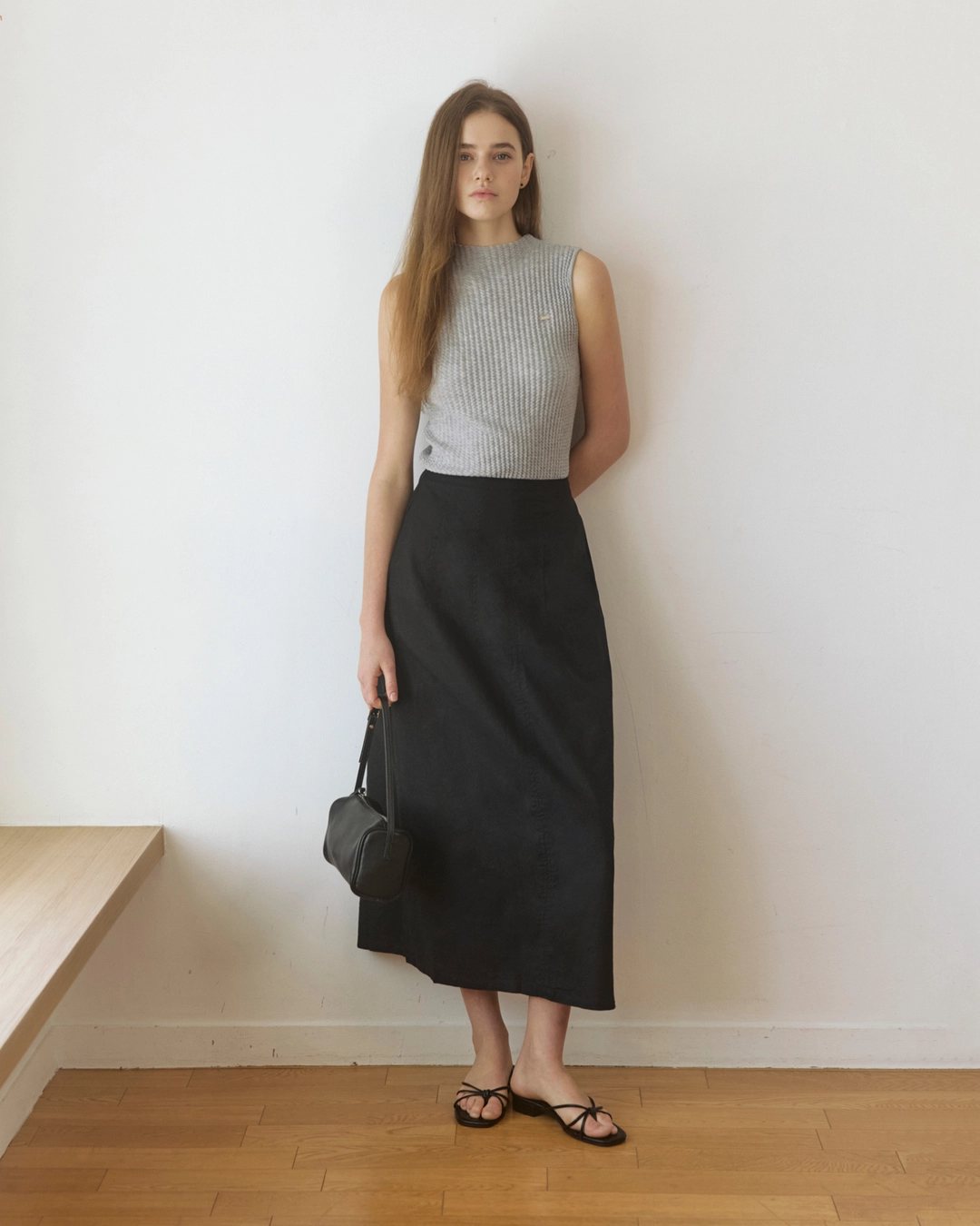 어다울 Embo ribbed half neck knit sleeveless - grey 상품 이미지 3