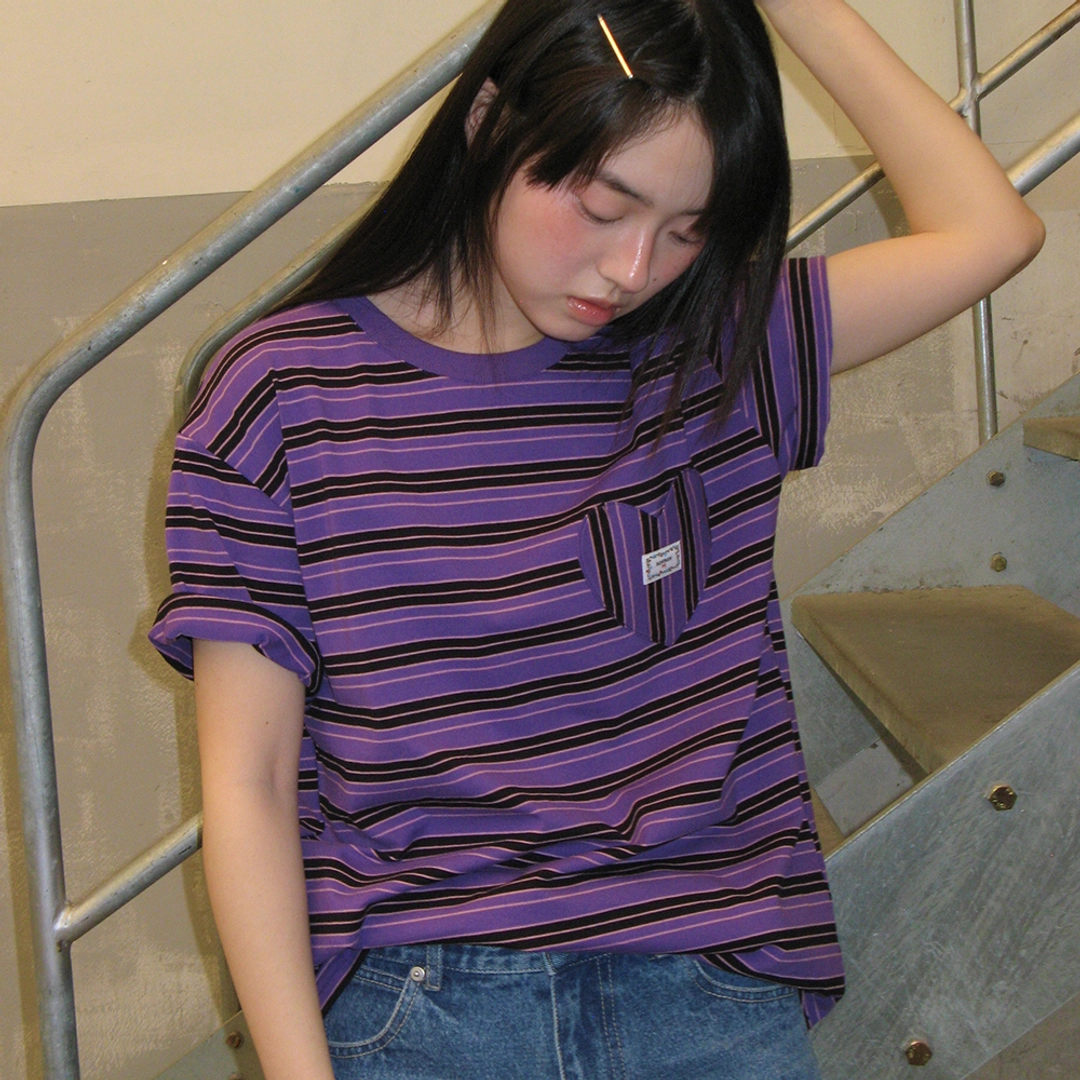 론론 MULTI STRIPE HEART POCKET BASIC FIT T SHIRT PURPLE 상품 이미지 1