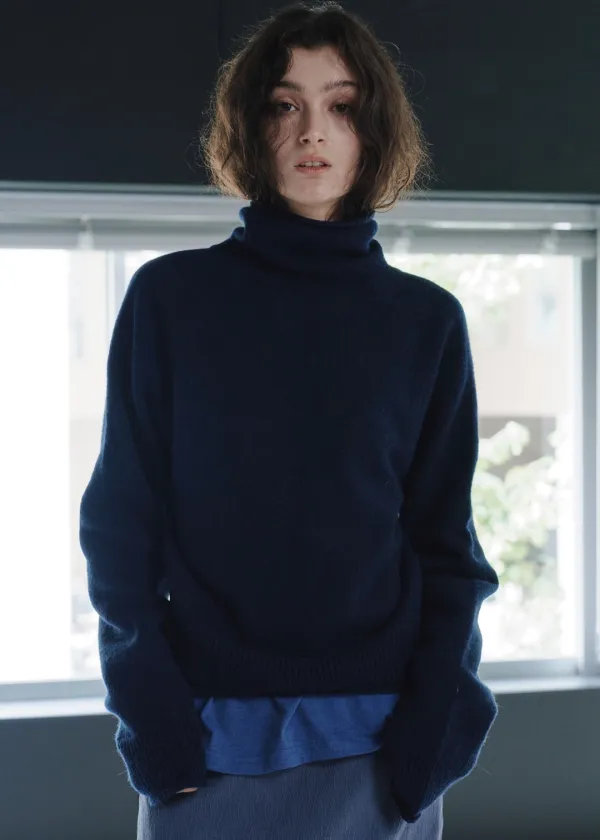 ROLL NECK KNIT [MIDNIGHT]