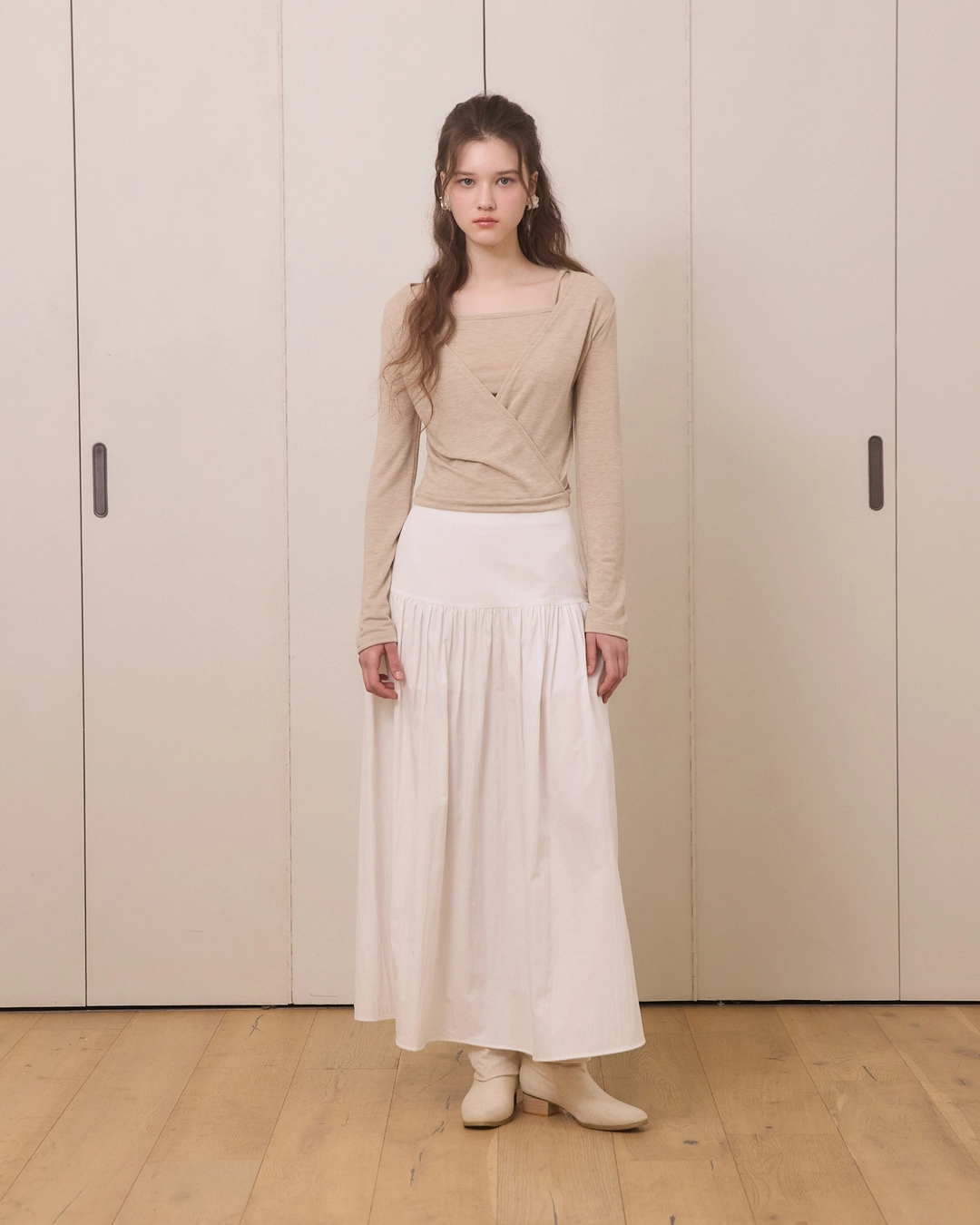 어다울 Drop waist shirring long skirt - white 상품 이미지 2
