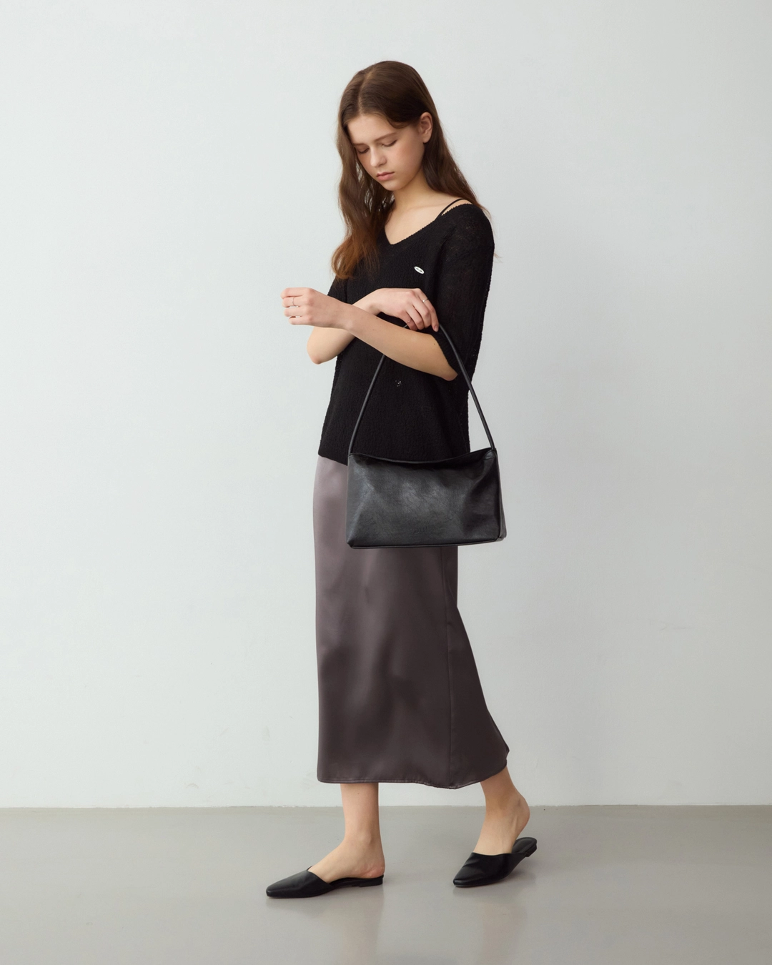 어다울 Ake soft flip shoulder bag - black 상품 이미지 3
