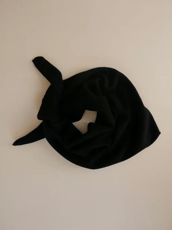 Triangle Wool Scarf (black)