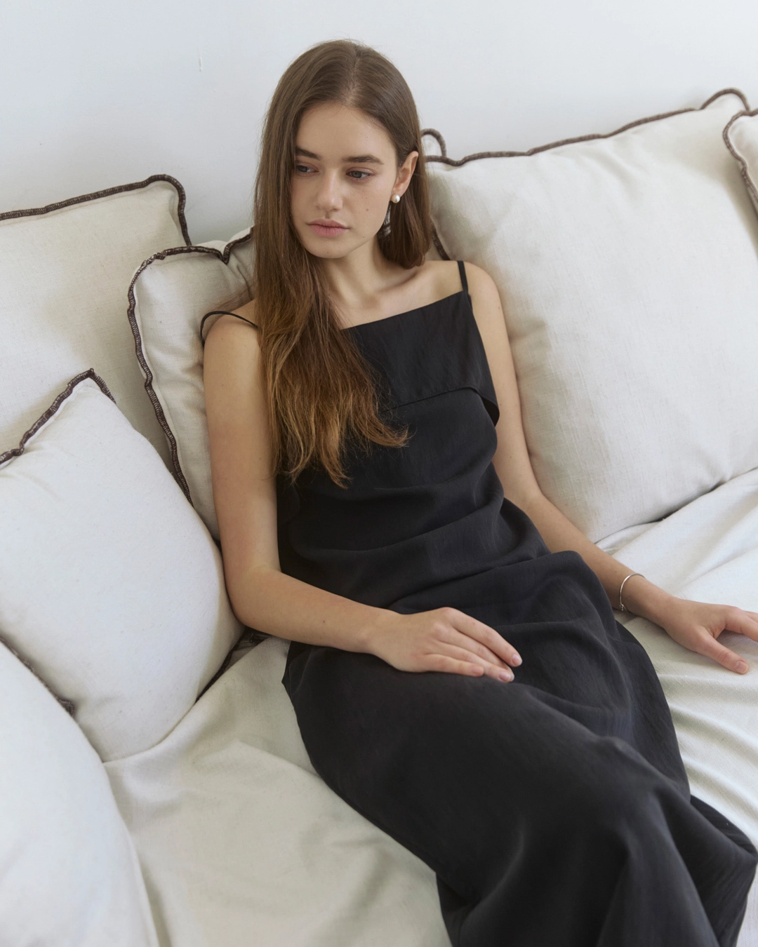 어다울 Ruffle slip long dress - black 상품 이미지 3