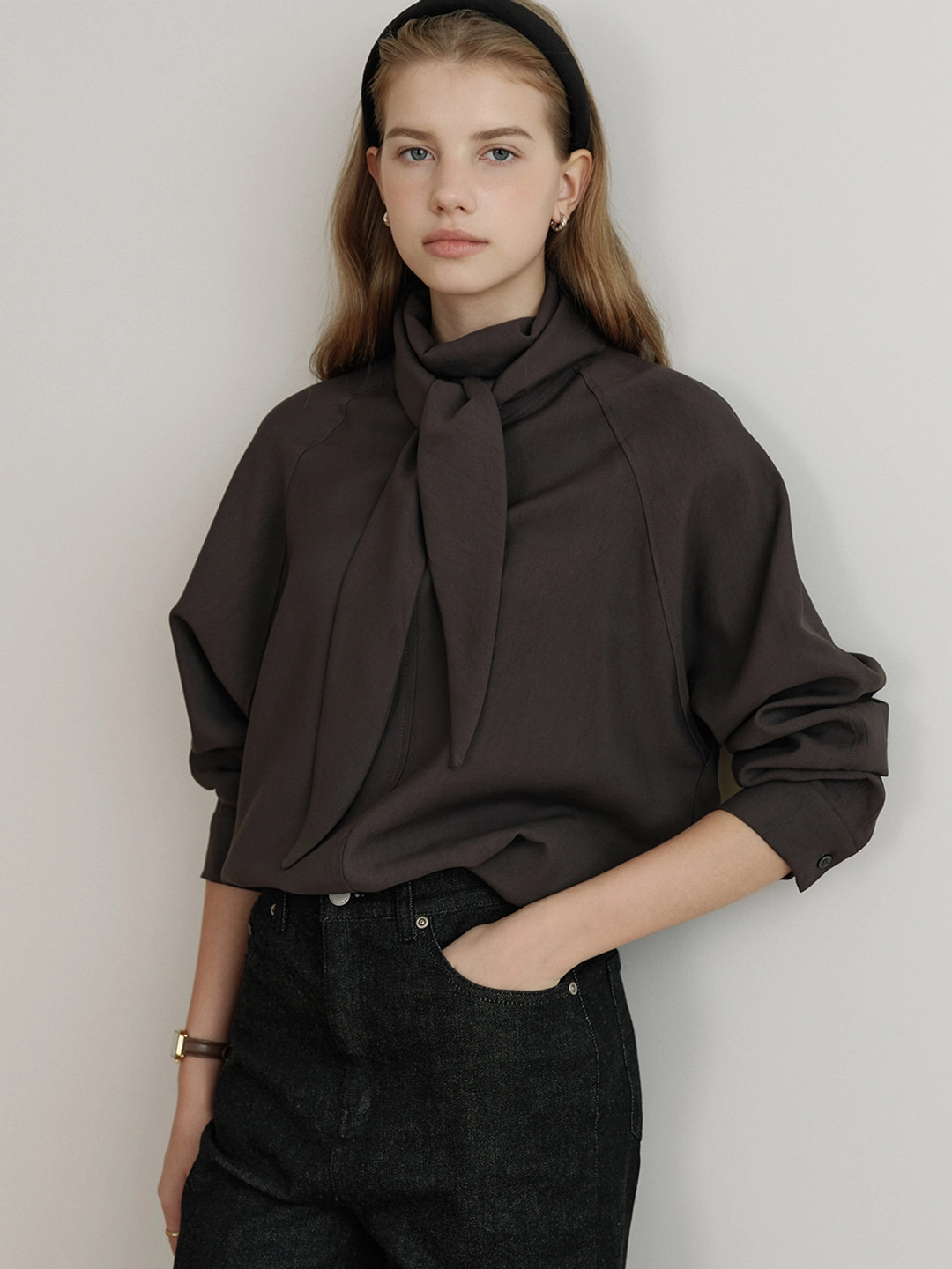 아워코모스 comos 1651 scarf raglan blouse (charcoal) 상품 이미지 1