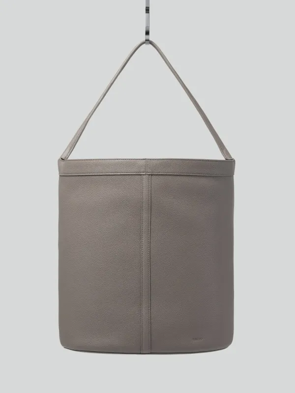 21 LEATHER BUCKET BAG LARGE (CINDER)