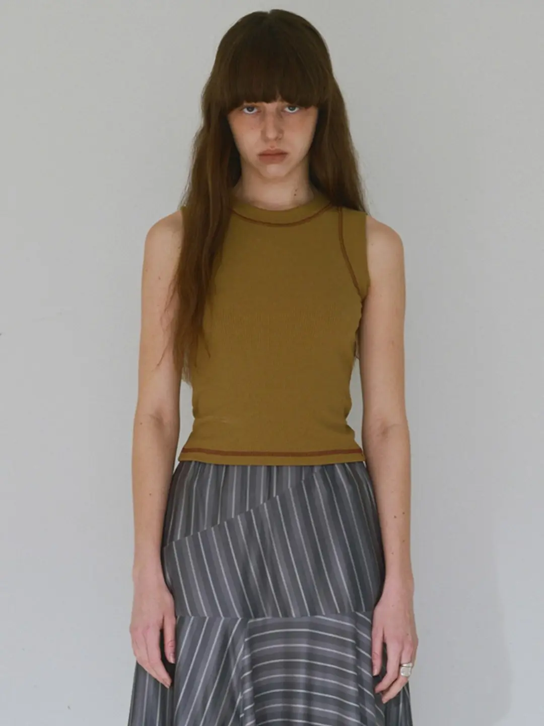 밀로 우먼 Stitch Sleeveless Top [Olive Brown] 상품 이미지 1