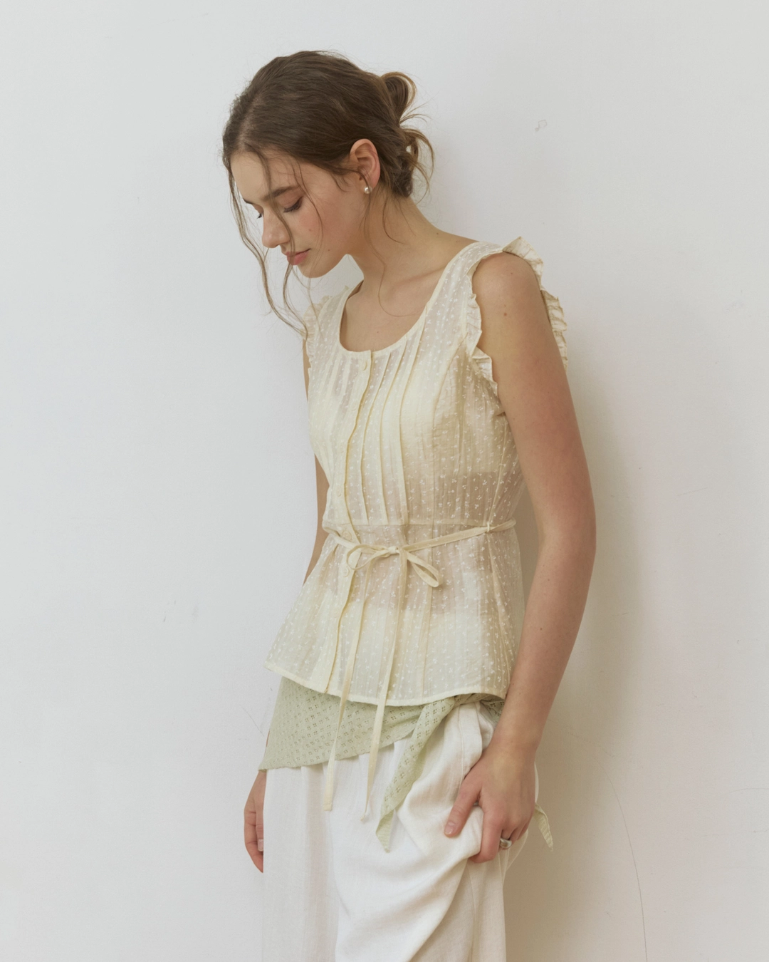 어다울 Frill mini flower see through blouse - cream 상품 이미지 2