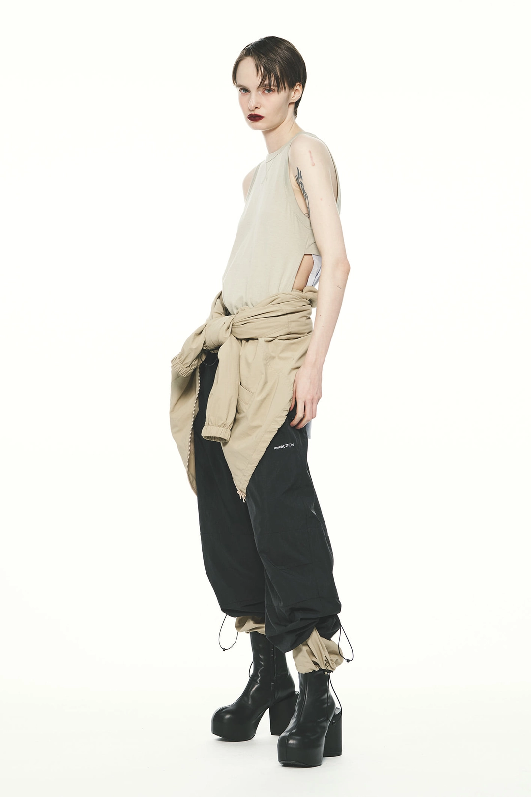 푸쉬버튼 PF25 BEIGE LOGO PRINTED WINDBREAKER PANTS 상품 이미지 2