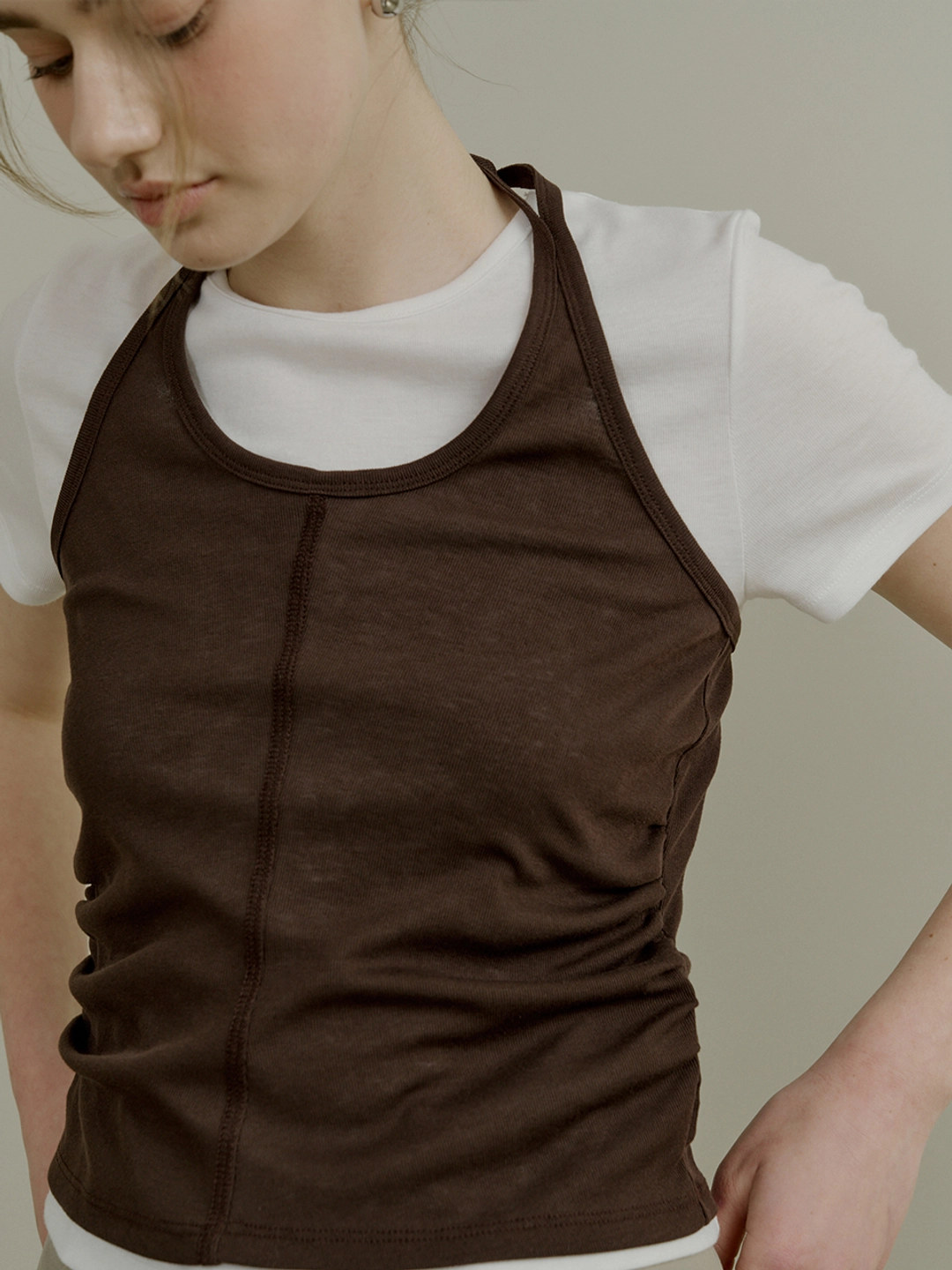 아워코모스 comos 1404 layered halter-neck T-shirt (brown) 상품 이미지 2