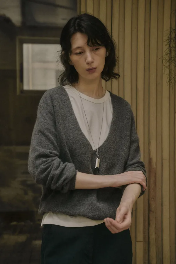 NOTTINGHILL FOX DEEP V-NECK KNIT_CHARCOAL