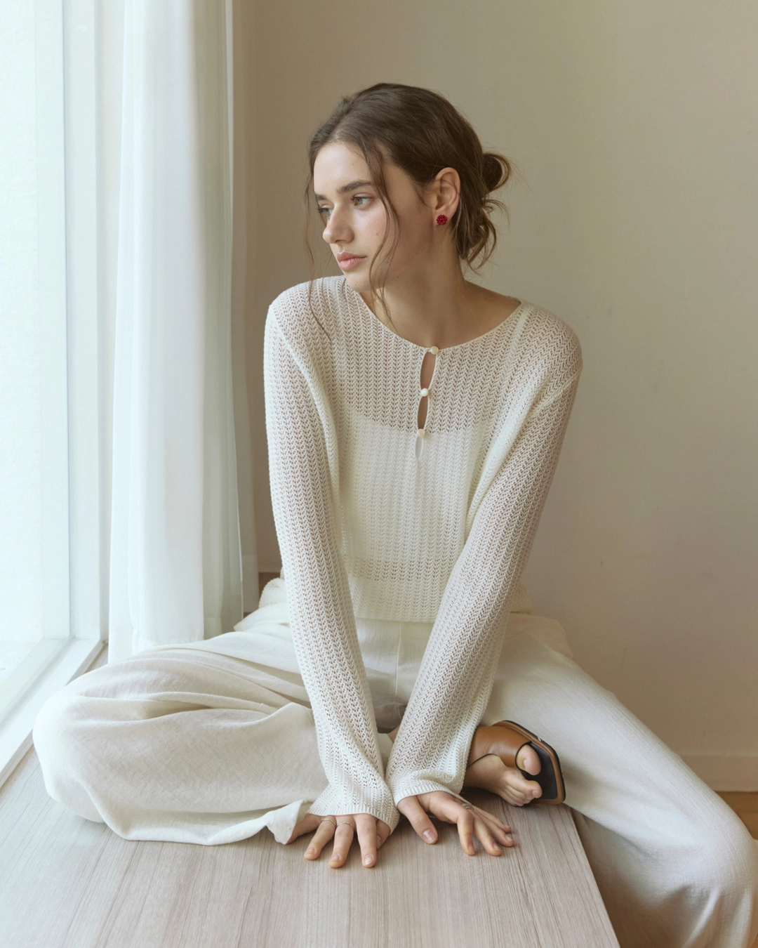 어다울 Three button net see through knit - ivory 상품 이미지 2