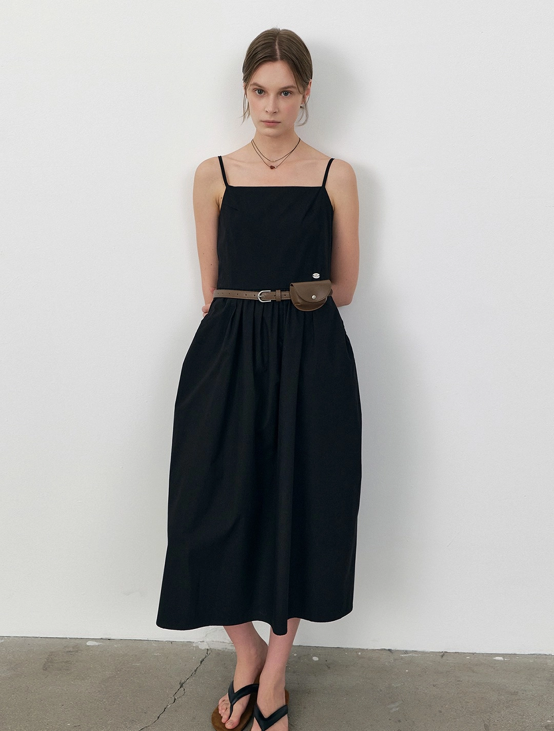 로에일 Gathered cotton maxi sleeveless dress_Black 상품 이미지 1