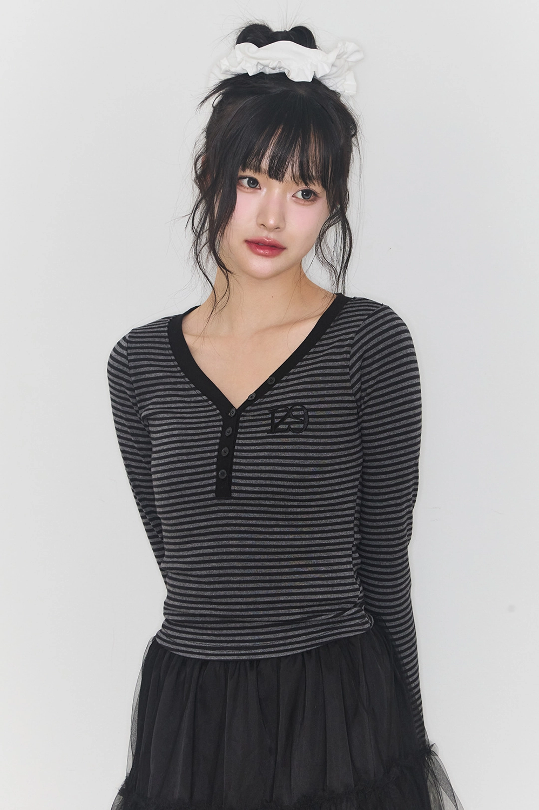 일리고 129 베이직 롱슬리브 차콜 블랙 상품 이미지 3