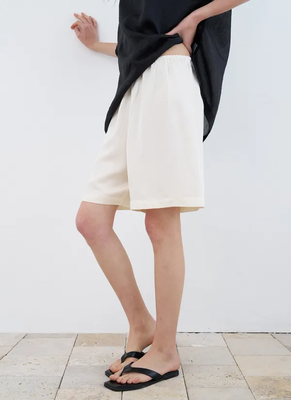 leau Glossy Half Pants (Cream)