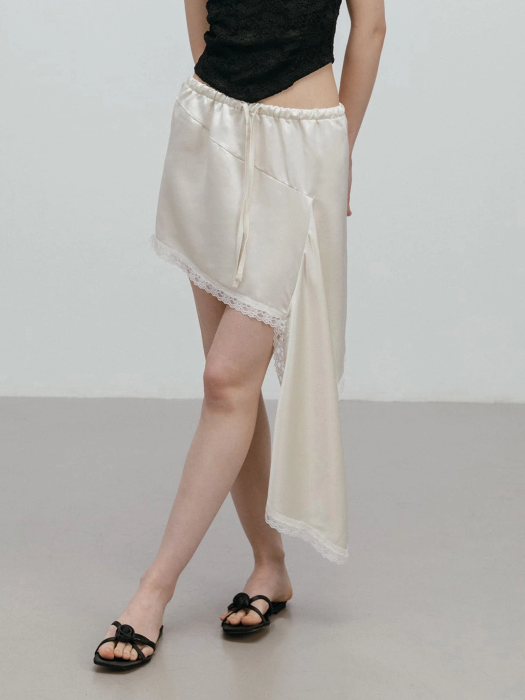 모이페어 SATIN LACE UNBALANCED SKIRT / IVORY 상품 이미지 1